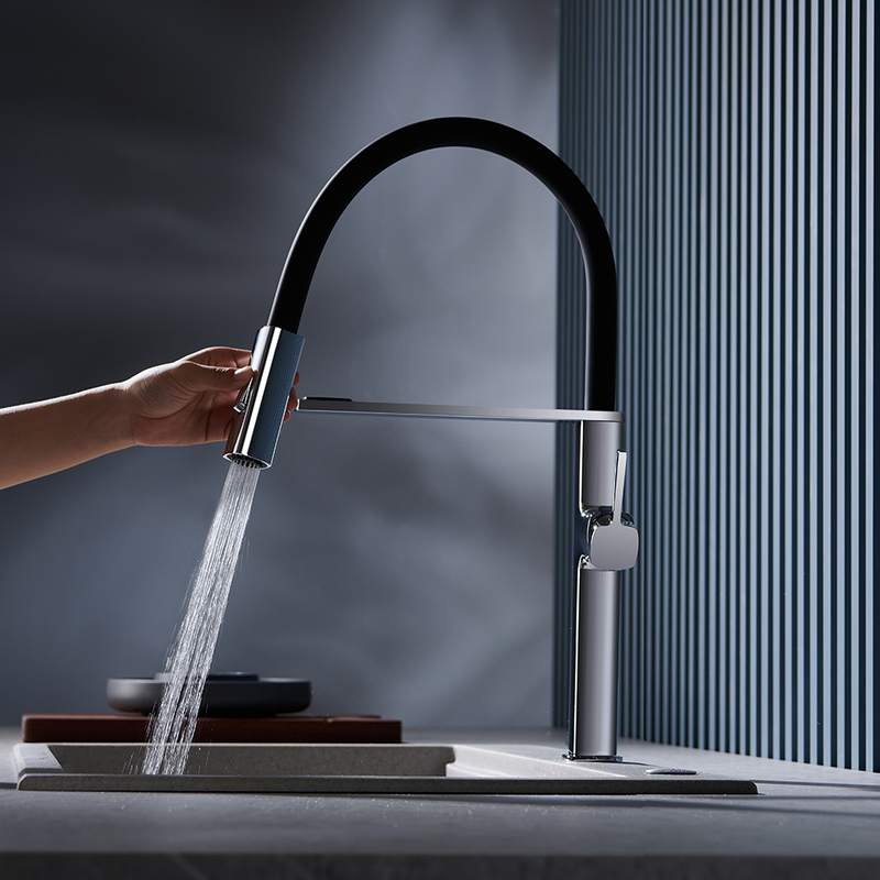 Hight Quality Luxury Newest Brass Kitchen Faucet with Black PVC Spout And Magnetic Spray Head